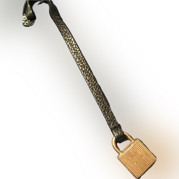 Michael Kors Lock Charm Hang Tag Gold Tone Keychain Key Fob Charm Vintage Style - Picture 6 of 8